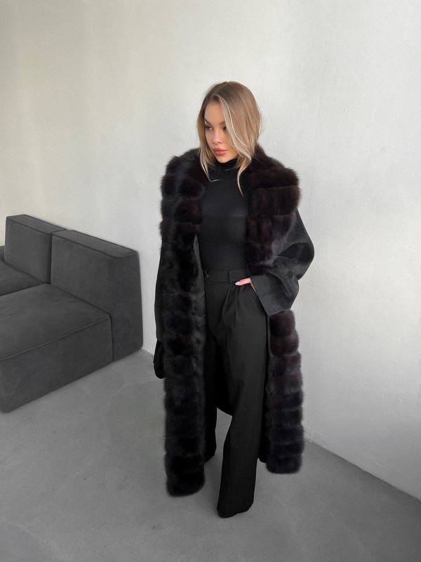 Italian cashmere coat with sable fur