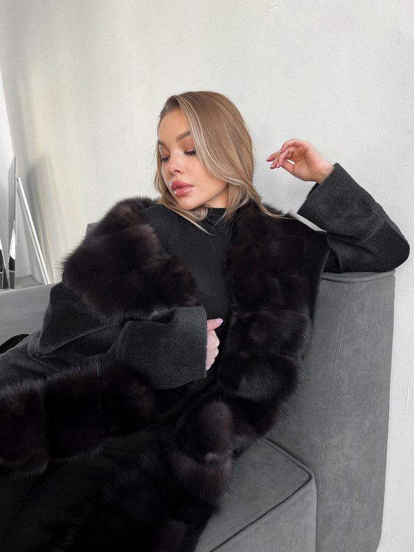 Italian cashmere coat with sable fur