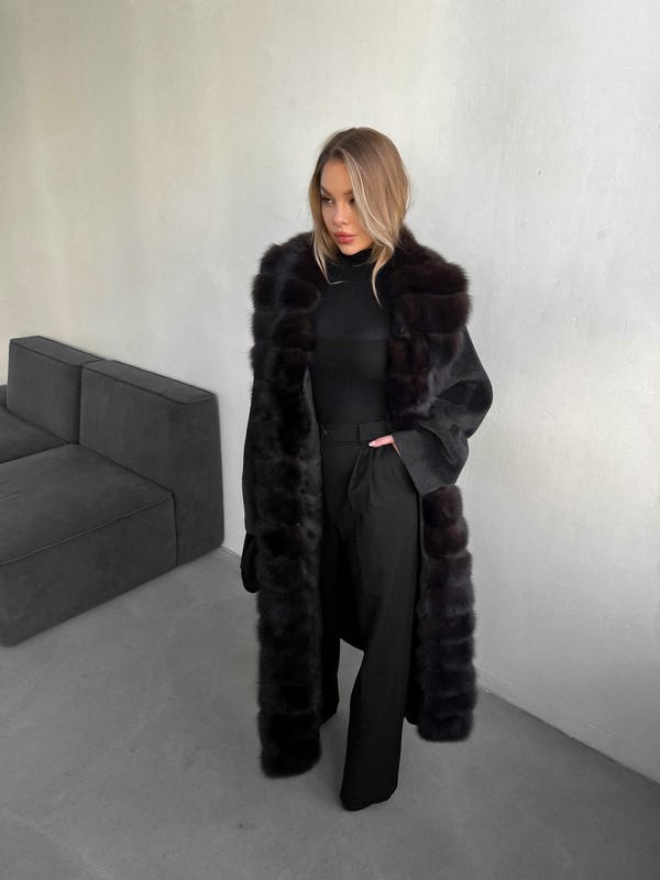 Italian cashmere coat with sable fur